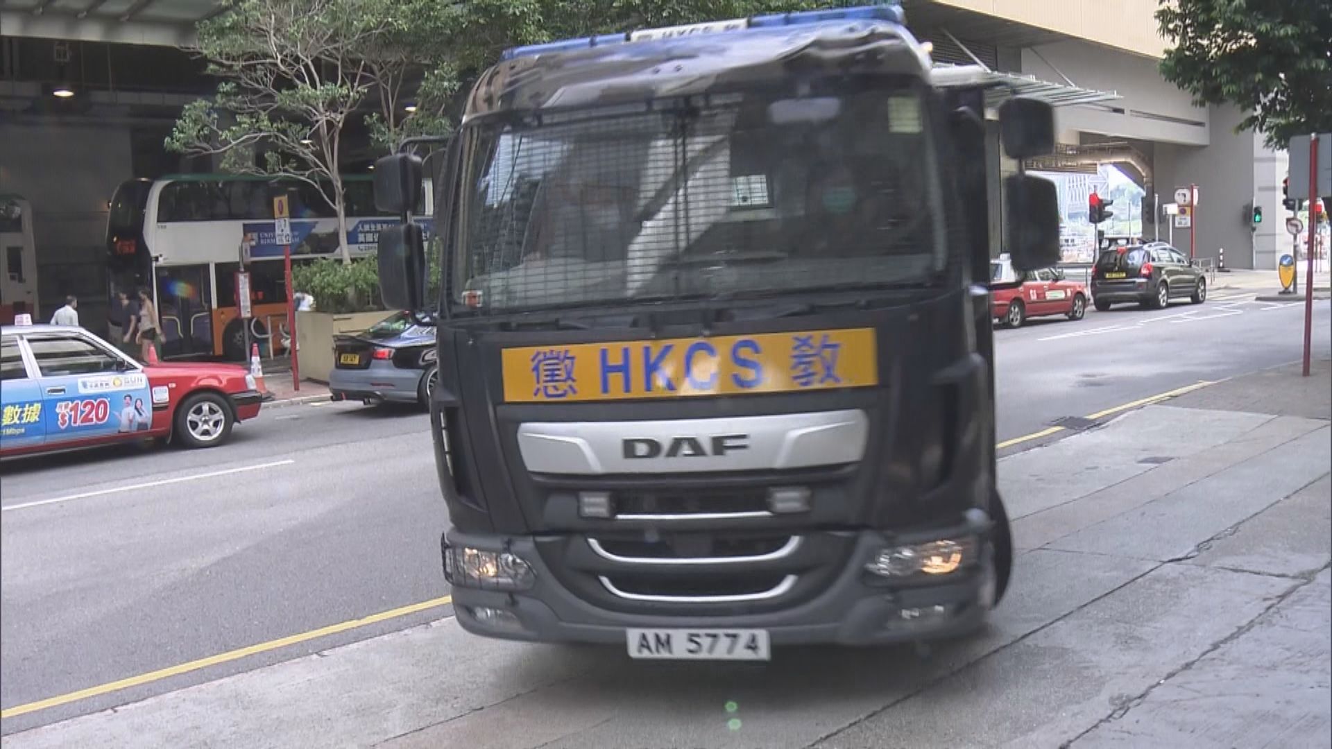 社工承認去年6月10日非法集結及襲警　判囚四個月