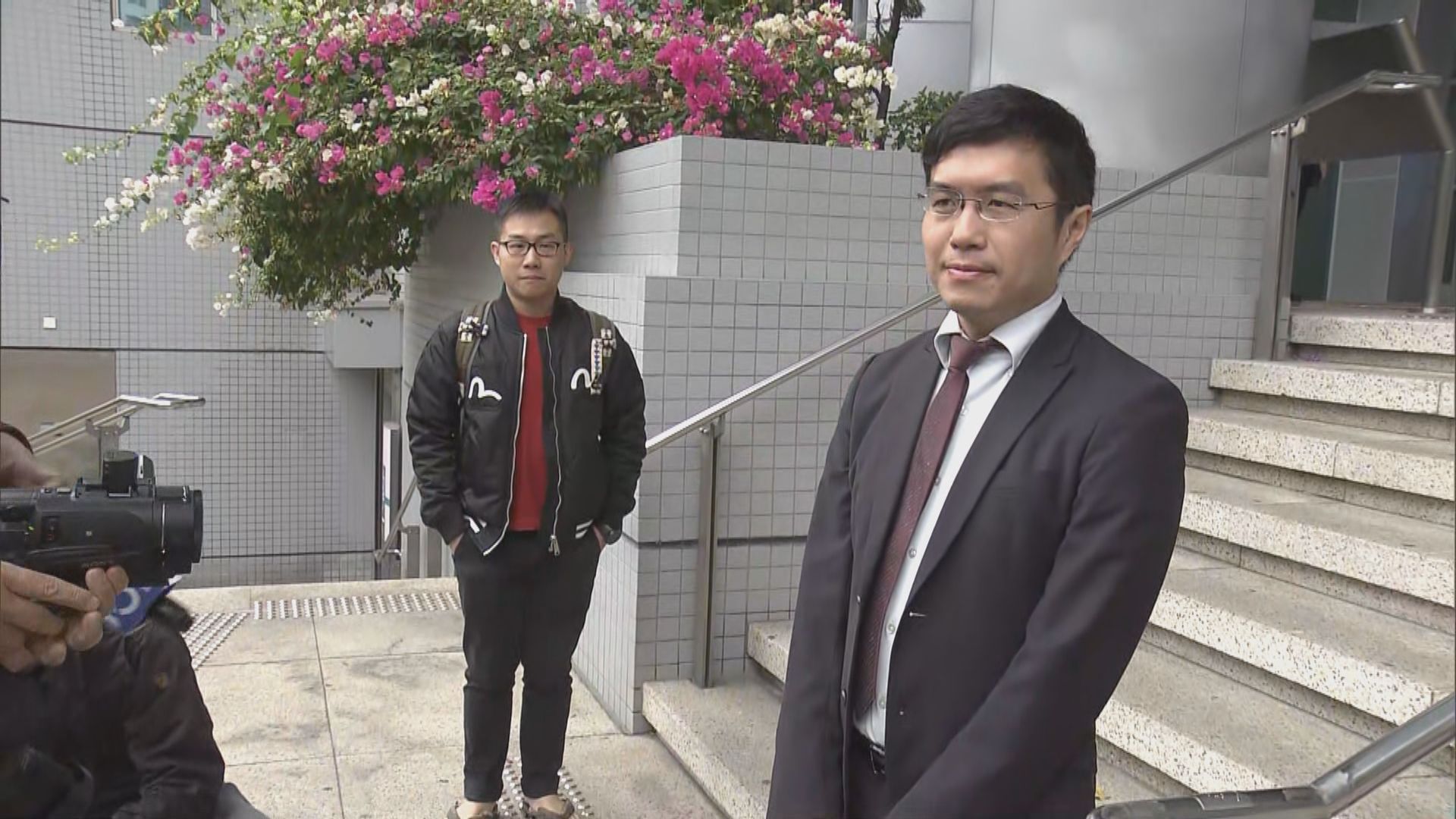 區諾軒以揚聲器襲警案開審　控方傳召三名警員作供