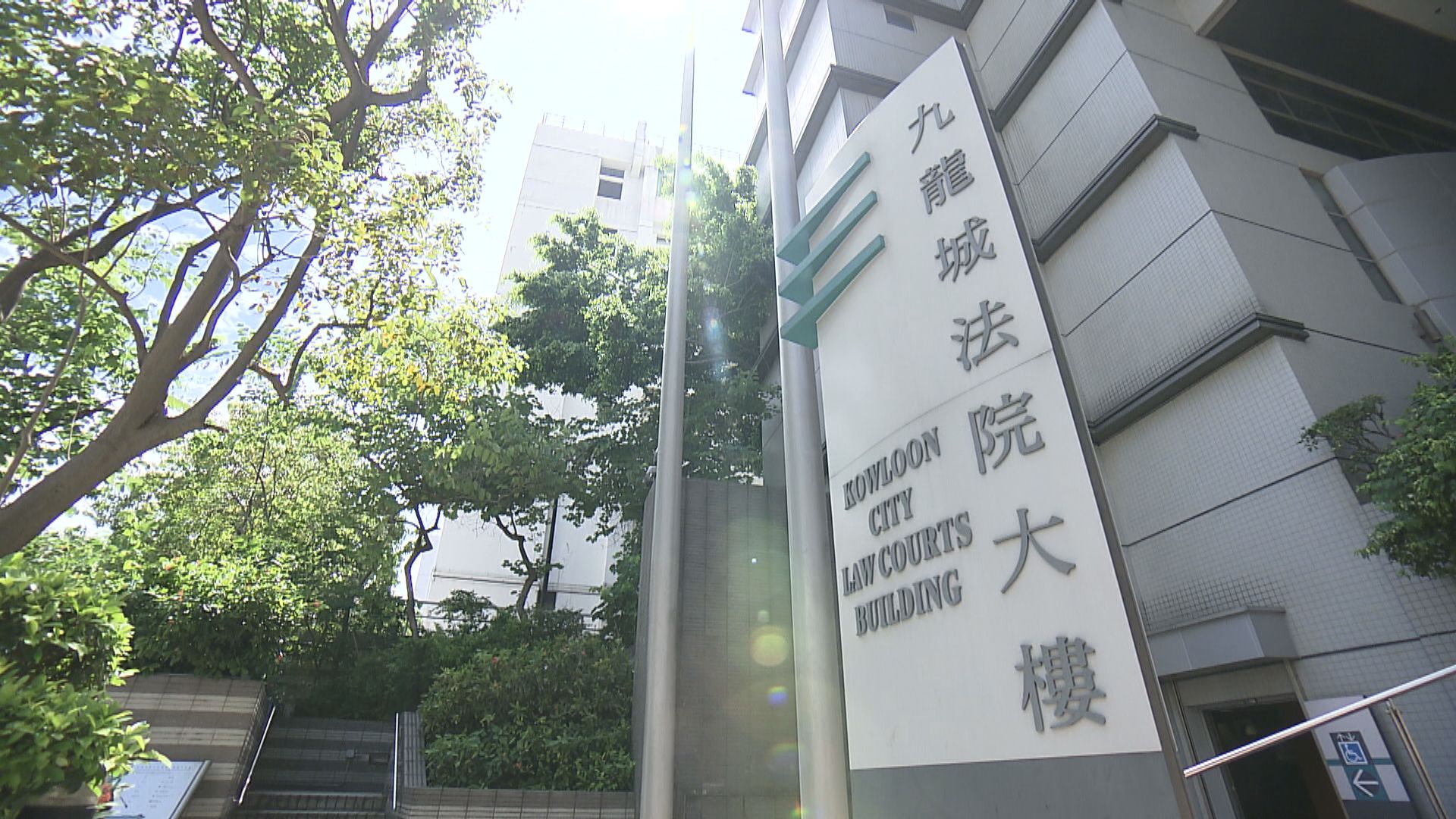 區諾軒以揚聲器襲警罪成　法官指其行為有惡意