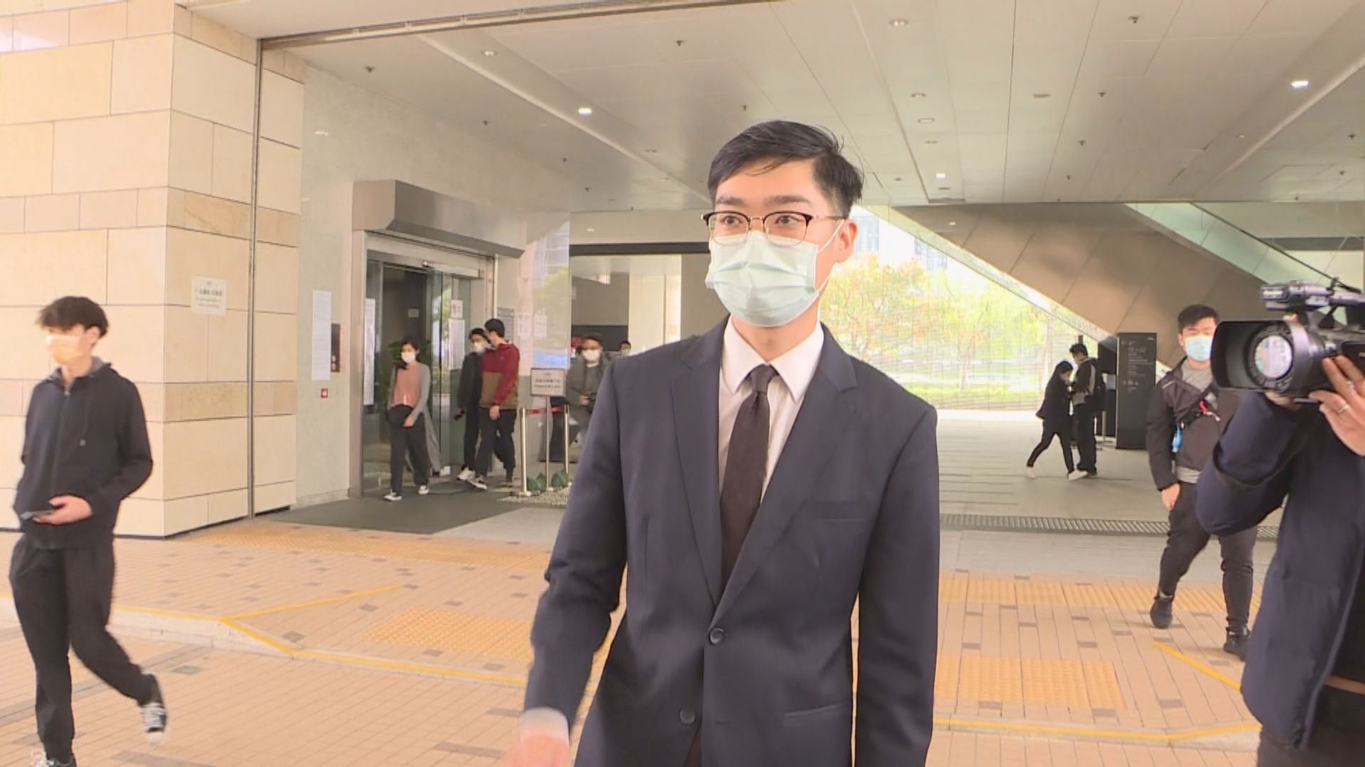 陳浩天被控去年光復上水遊行非法集結及襲警罪不成立