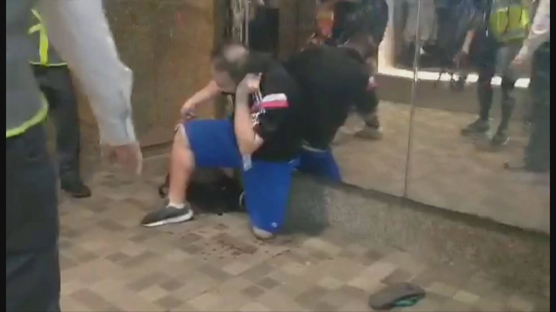 趙家賢被咬甩左耳案開審　被告不承認控罪