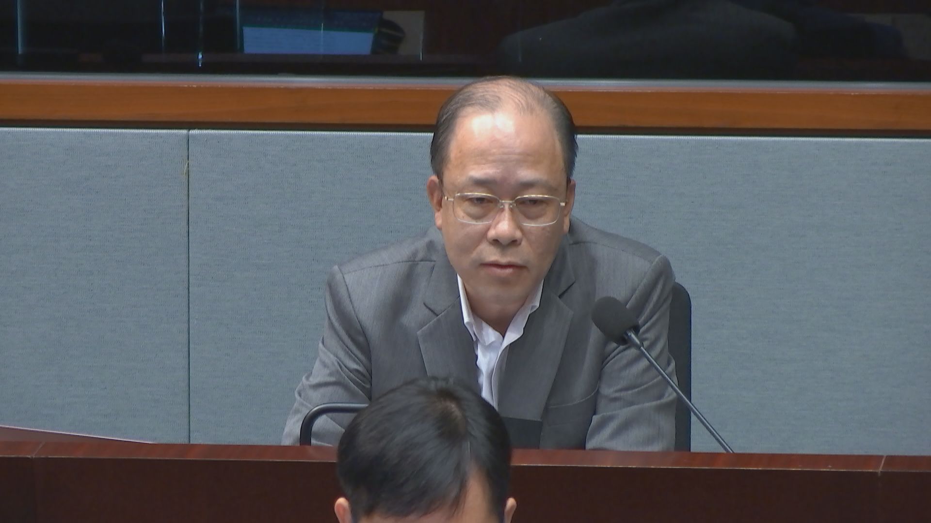 有議員關注公務員加薪幅度不及私人市場 望當局追補落差以維持競爭力