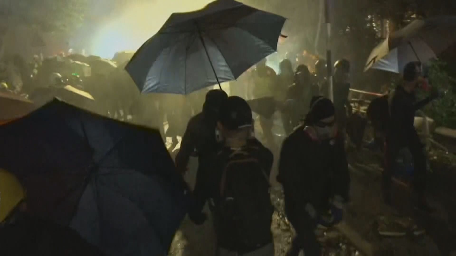 四人被控去年十一月中大衝突參與暴動獲准保釋