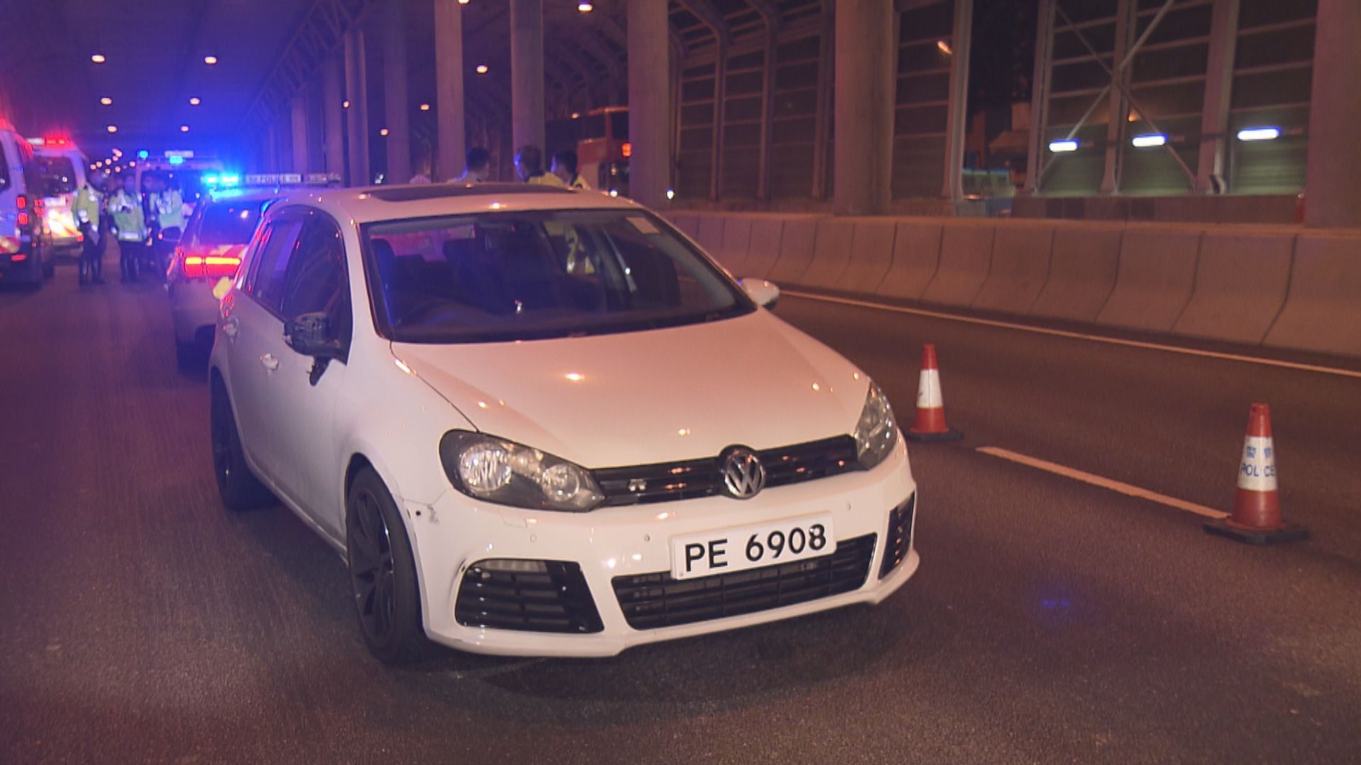 停牌司機駕車衝警路障案　判囚兩年四個月及停牌三年