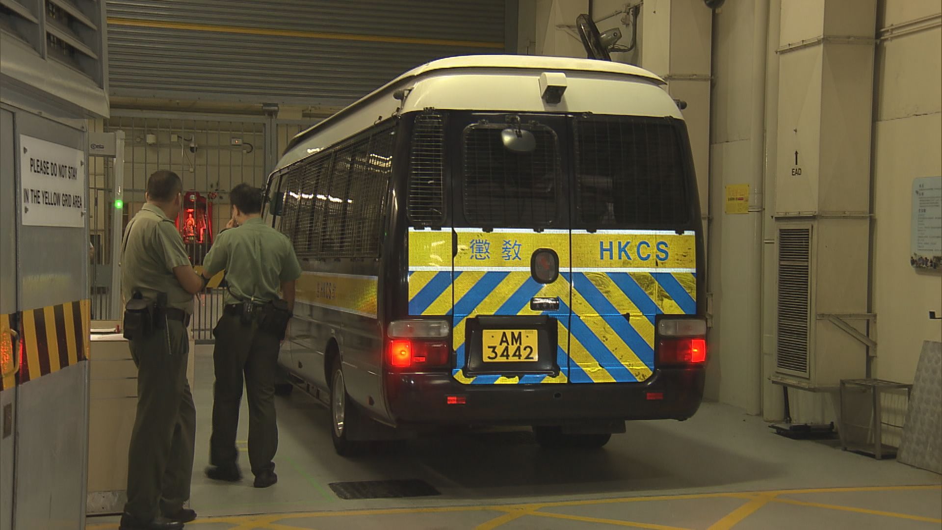 初生女嬰遭大力搖晃致腦缺氧　目前仍危殆