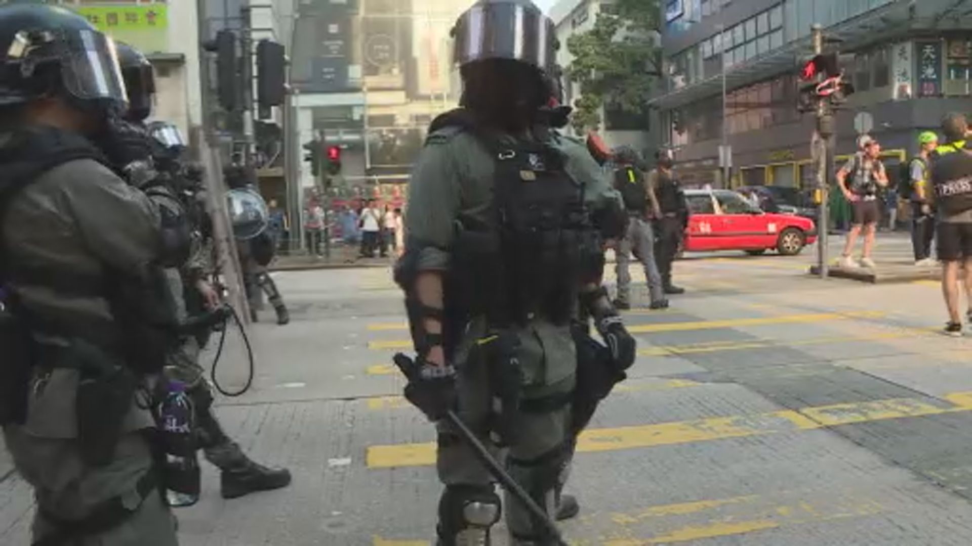 男子前年旺角非法集結、襲警及企圖搶槍判囚七年