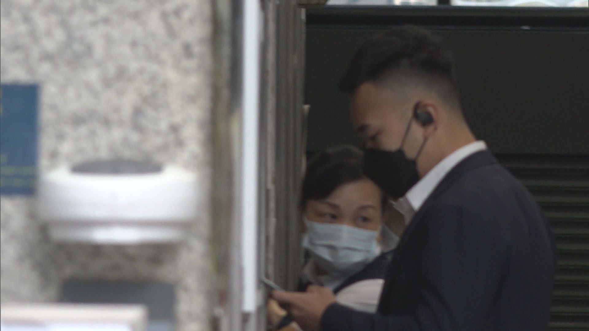 醫生作供指正常人感受口內有硬物反射動作是鬆口