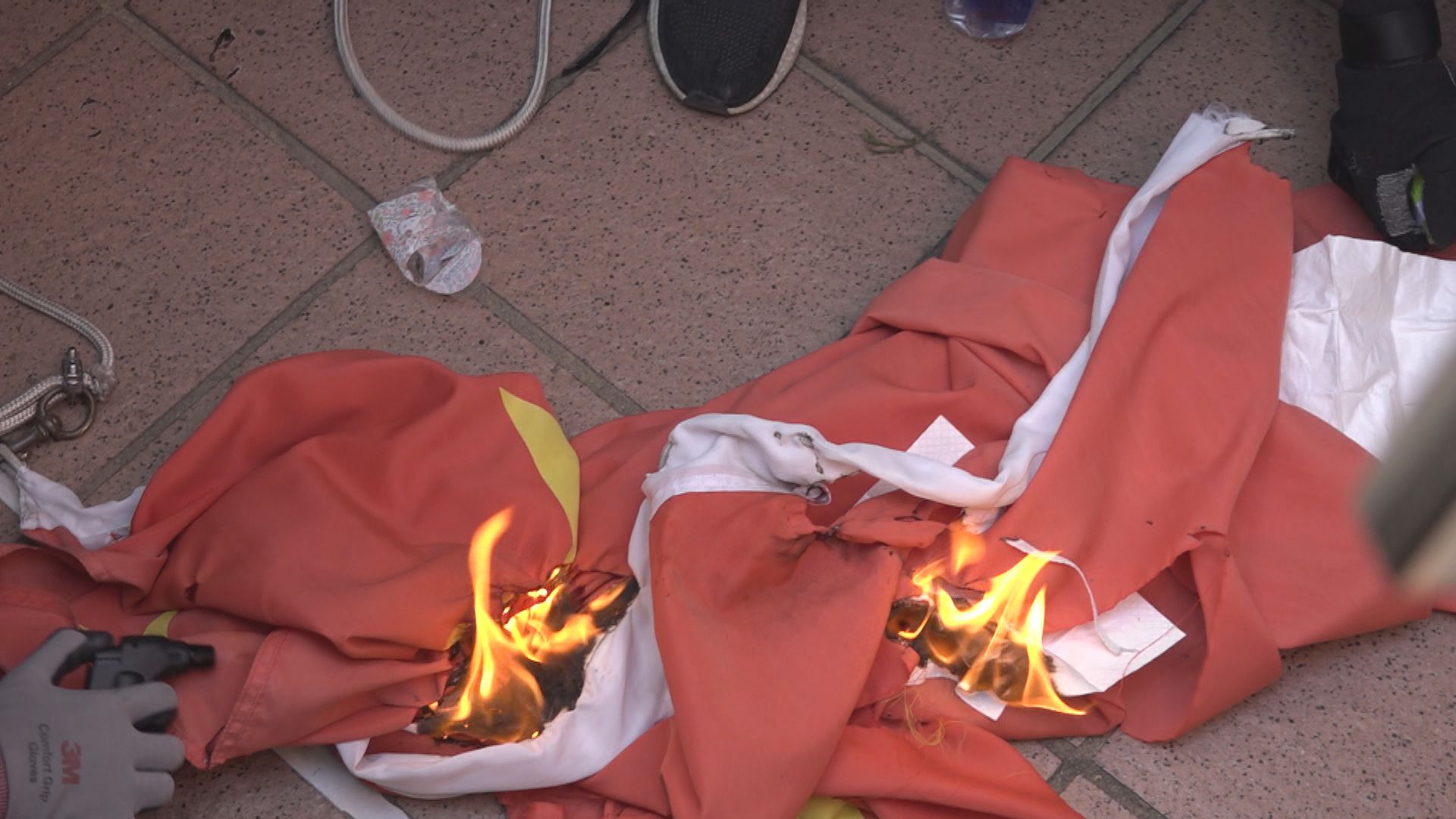 13歲女童屯門焚燒國旗　判12個月感化令