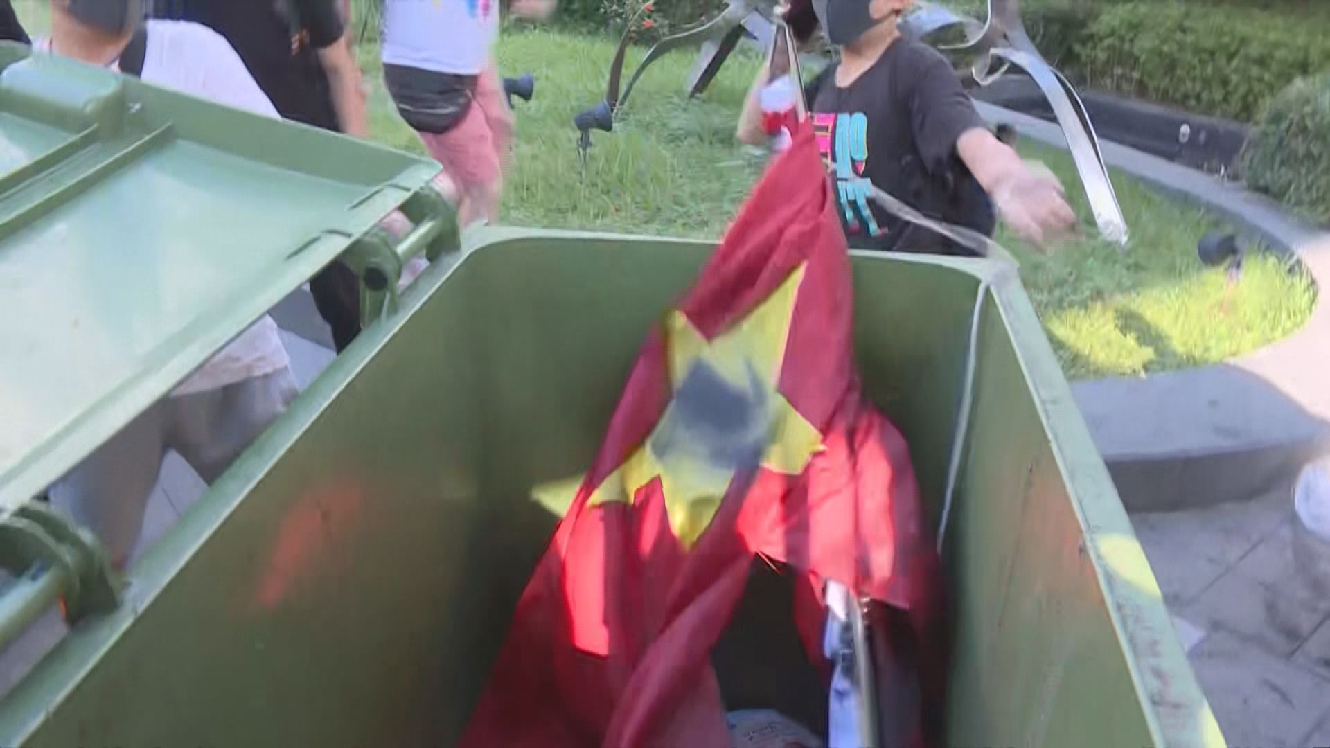 侮辱國旗男子刑期覆核　由社會服務令改囚20天