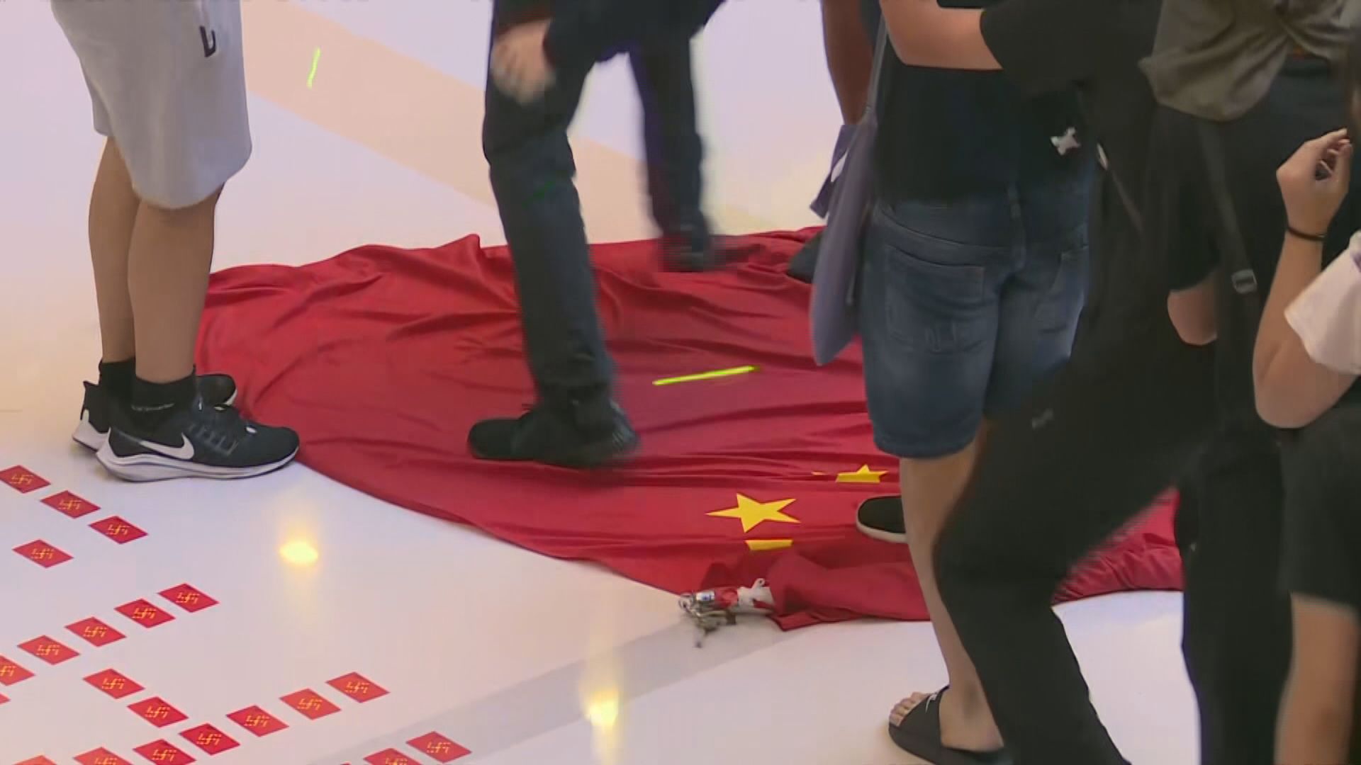 侮辱國旗男子改囚20天　上訴庭斥被告行為如表演