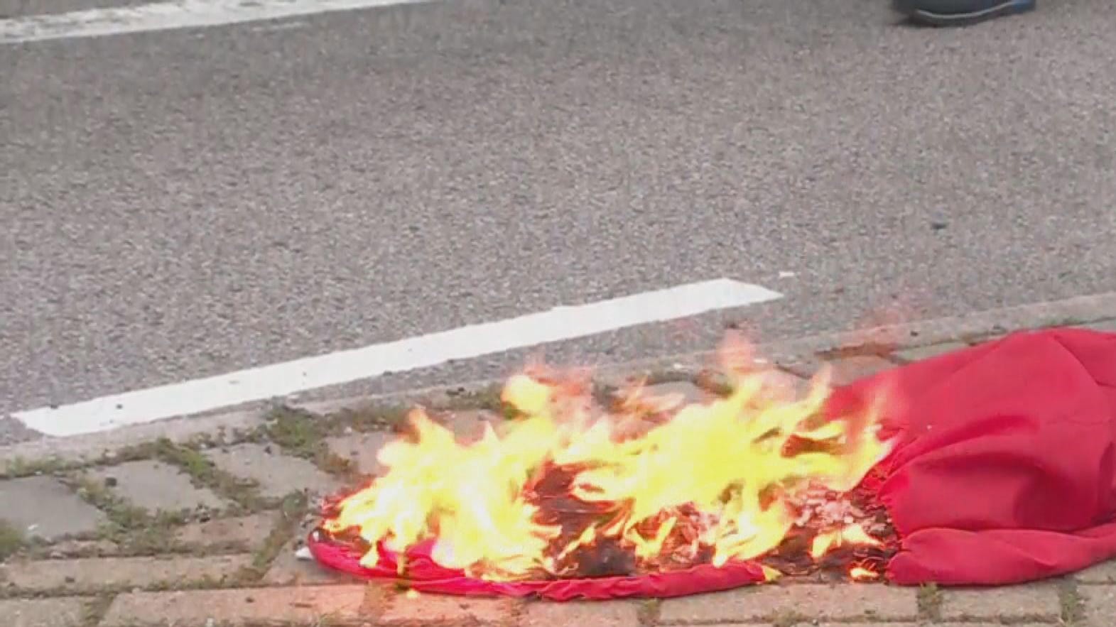 男子前年東涌燒國旗縱火等罪成　判監4年7個月