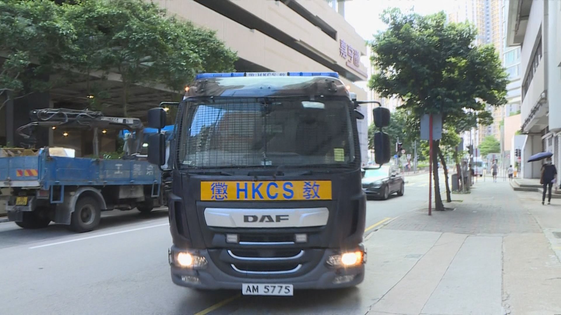 19歲男生炮台山襲警等罪囚十個月　法庭內外多人聲援