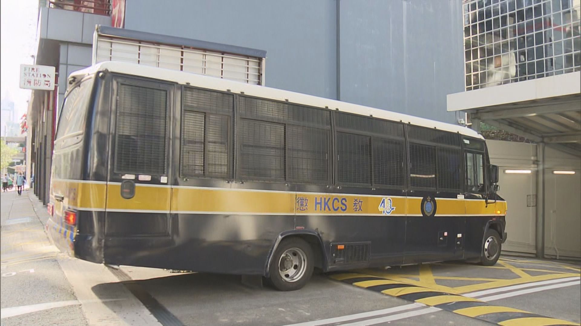 女侍應涉前年油麻地投擲及管有汽油彈囚34個月