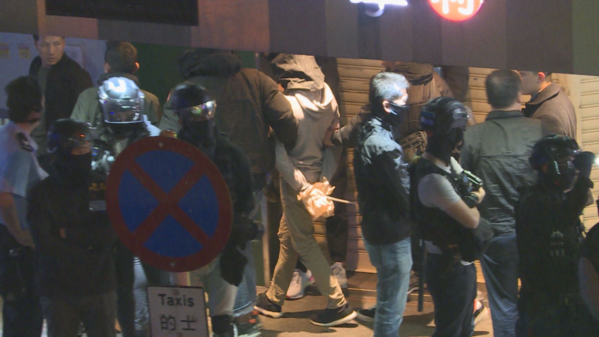 本民前成員鍾雪瑩被控無牌管有槍械彈藥　撤回保釋申請