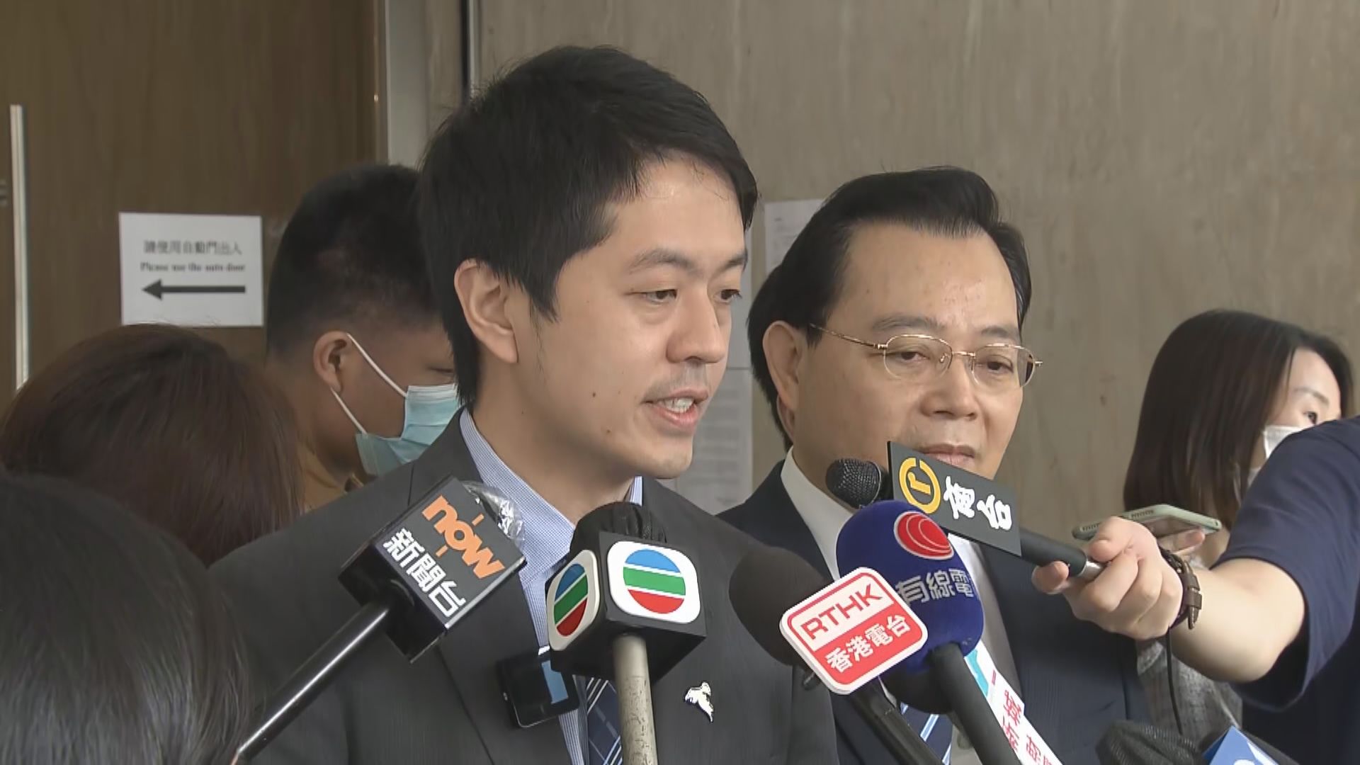 許智峯入稟要求頒令警方披露催淚彈成分　批律政司拖延