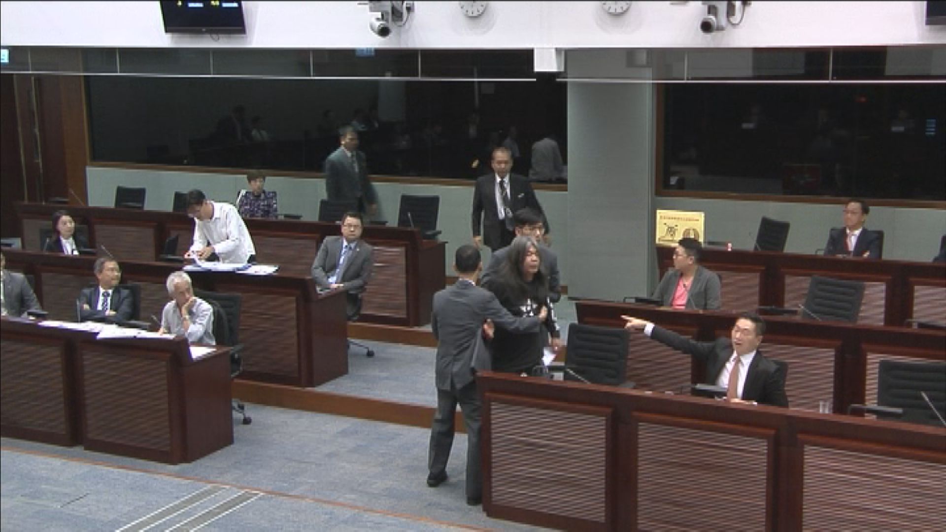 終院駁回梁國雄就搶文件案須發還重審提上訴