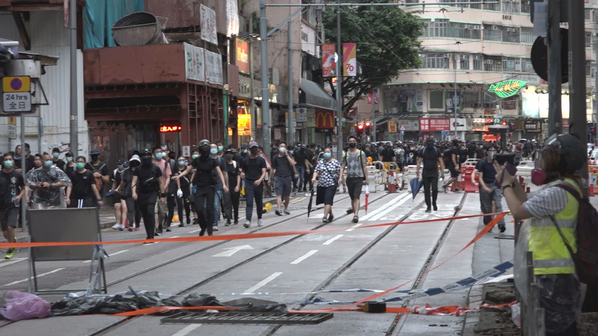 五人被控前年十月灣仔暴動脫罪　違反禁蒙面法則罪成