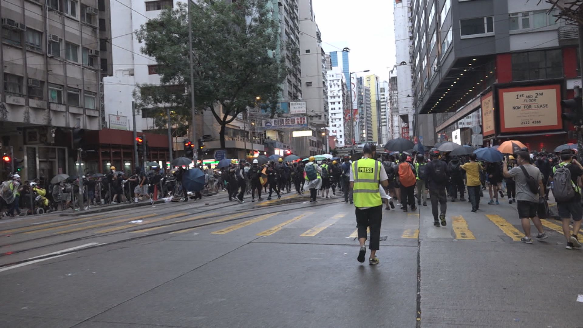 五人被控前年十月灣仔暴動脫罪　違反禁蒙面法罪成還柙