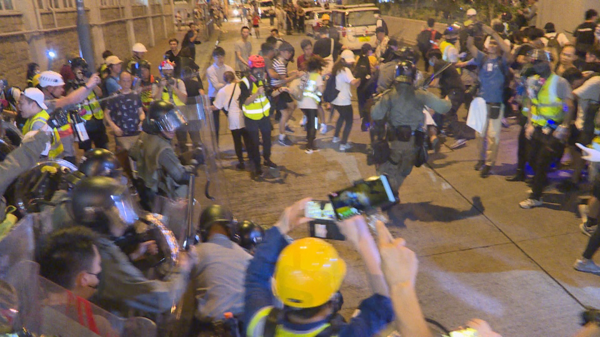 教師承認無牌管有無線電通訊器判160小時社會服務令