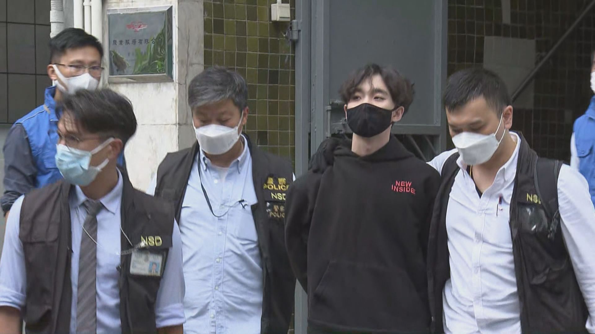 賢學思政三名被捕現任及前任成員下午西九裁提堂