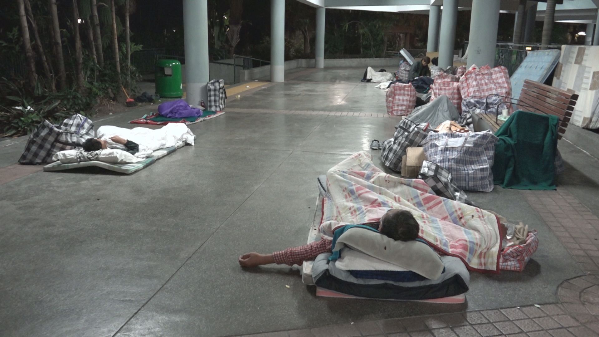 八名警員涉執勤時毆打露宿者及破壞家當案下月再提訊