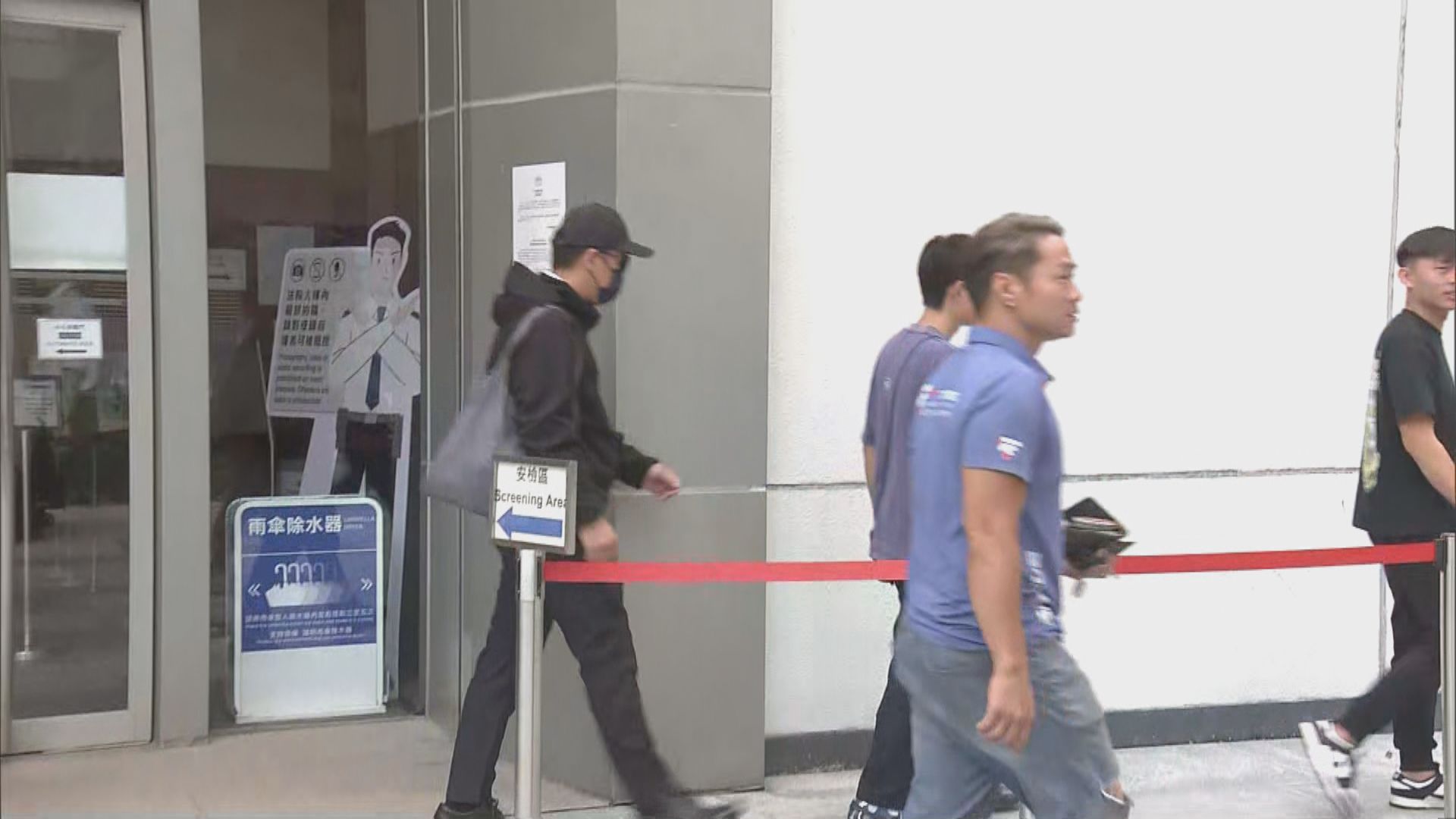 32歲男警查案時涉傳不雅照予被捕人未成年女友　被控行為失當提堂