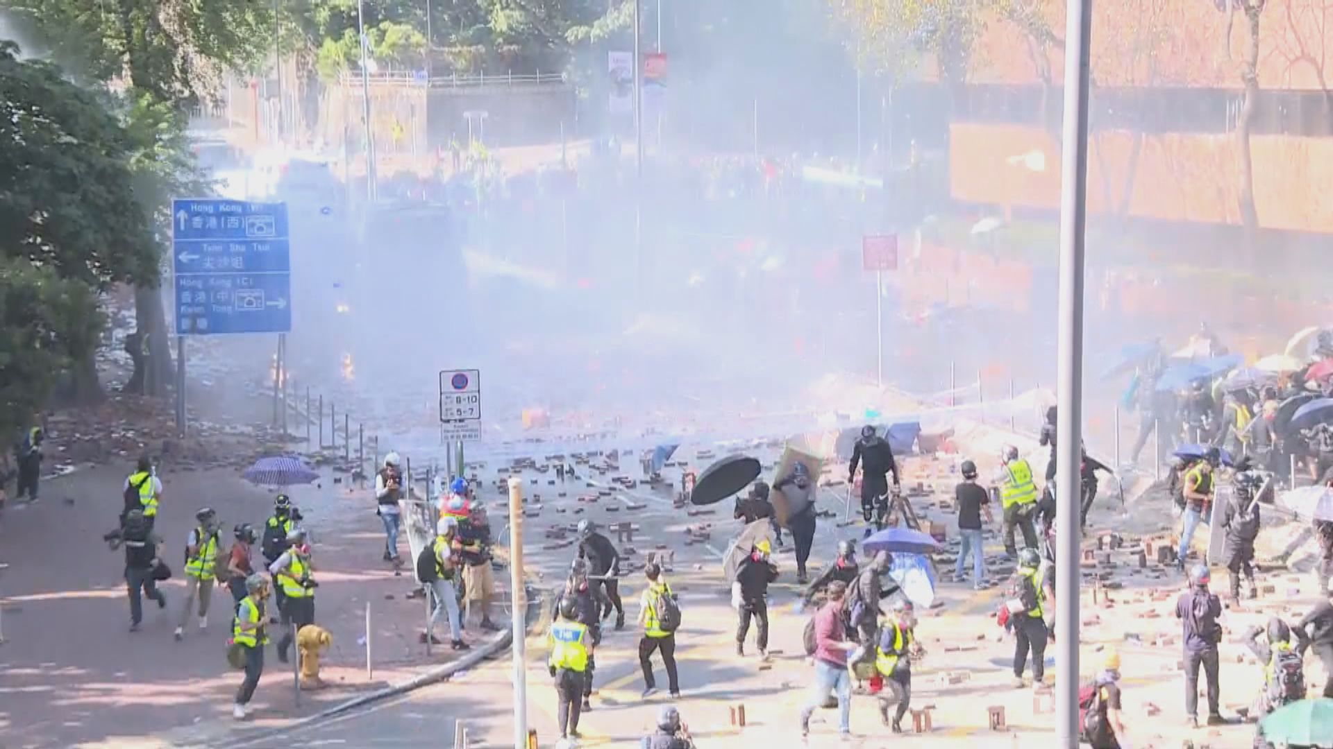 去年理大衝突13人被起訴今提堂　兩人被控暴動