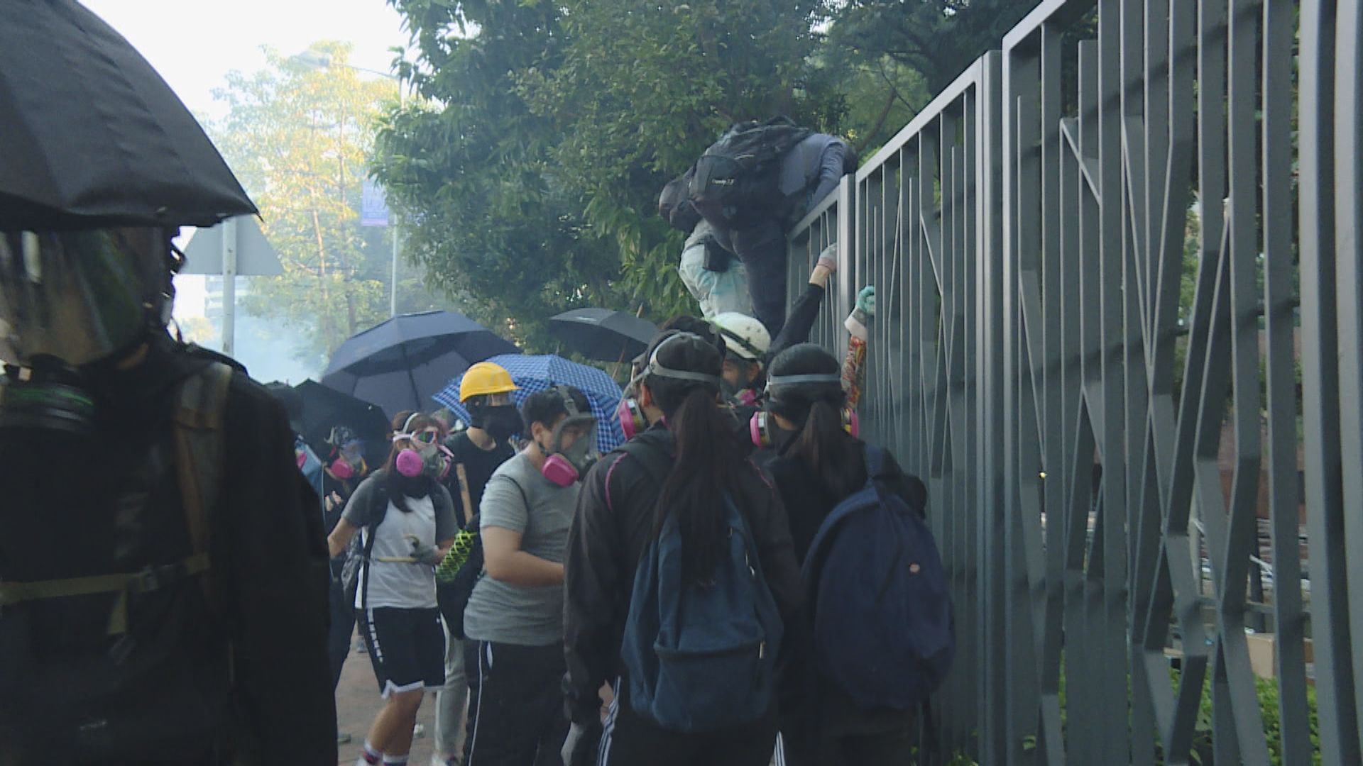 6男女理大突圍暴動罪成　2人判入教導所　4人囚逾4年