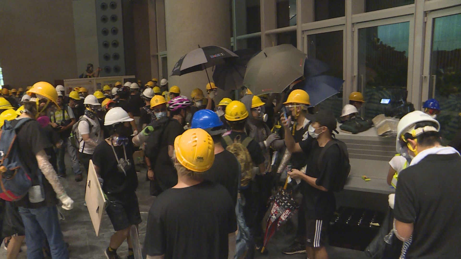 涉七一衝擊立法會　11人暴動案十月再提堂