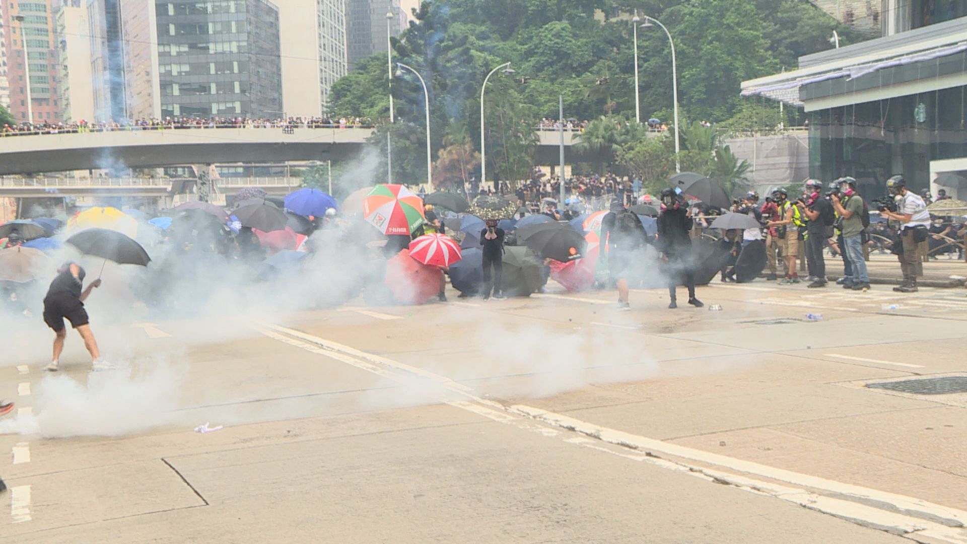 19年9月金鐘暴動罪成 兩男押後至下月5日判刑