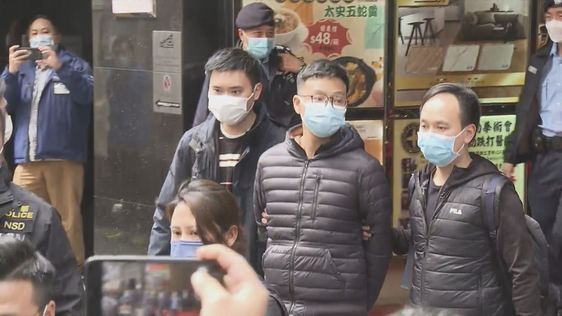 前《立場新聞》署理總編輯林紹桐再被帶上法庭聽取控罪