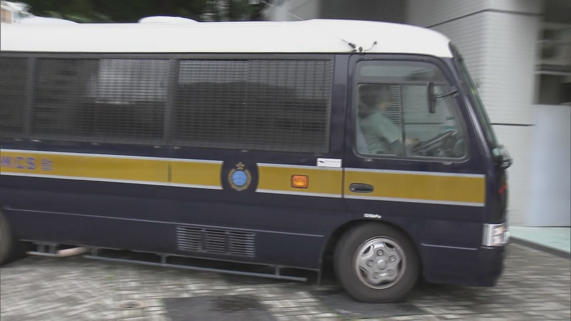 兩雙程證男子炒賣門票被起訴違反逗留條件