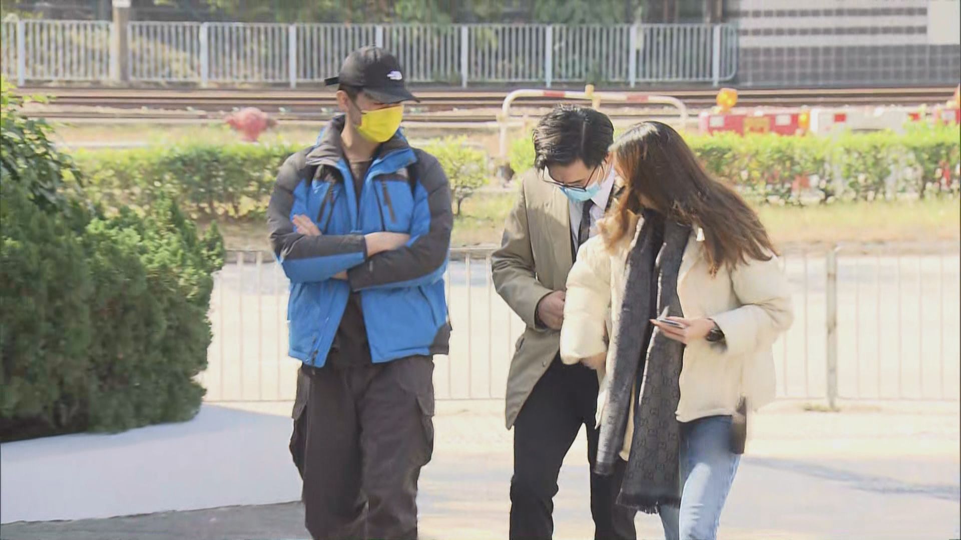 三人分別被控管有汽油彈及雷射筆　兩人罪成還柙至月底判刑