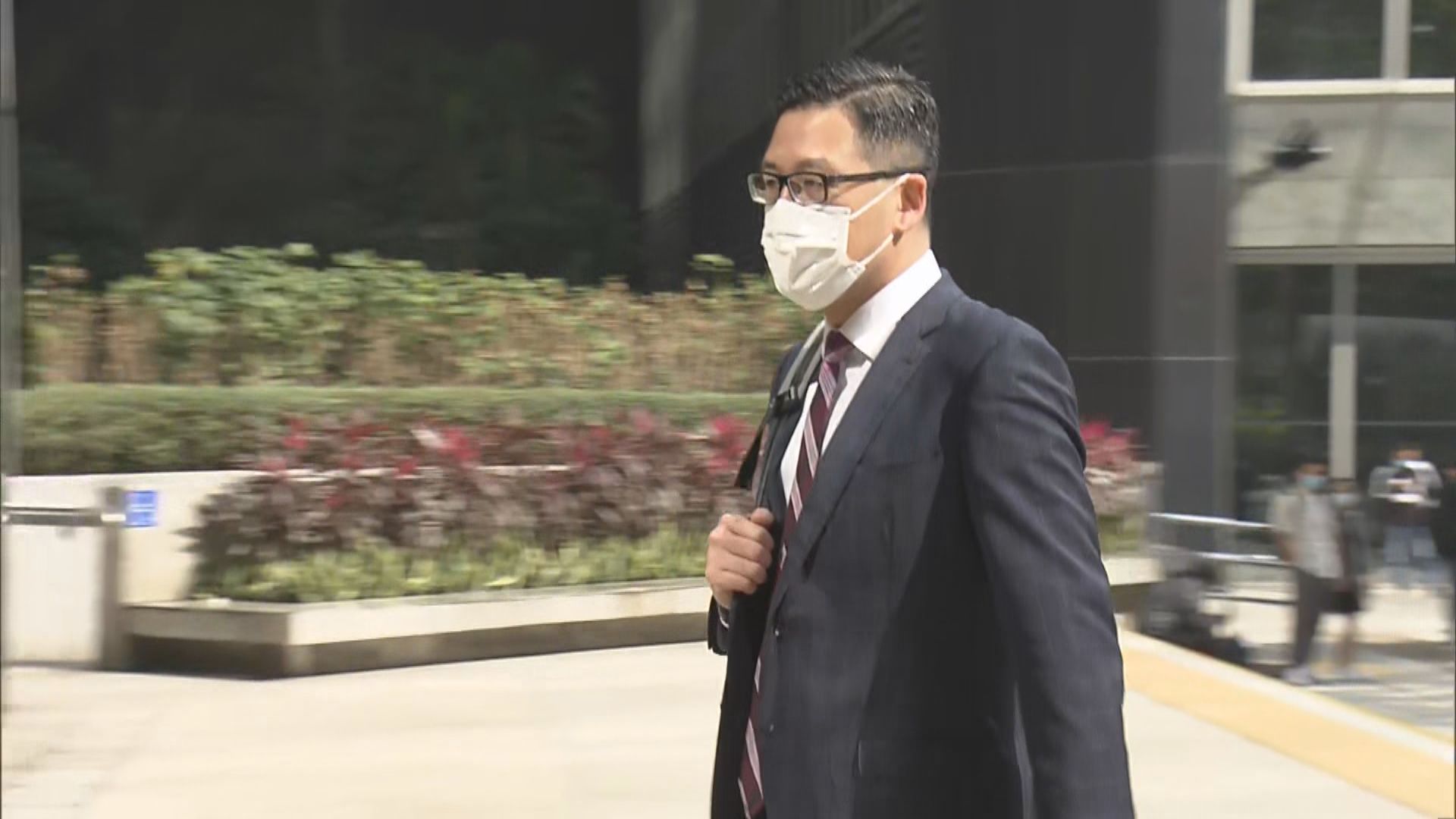 正流亡許智峯缺席屯門遊行案聆訊　法庭發拘捕令