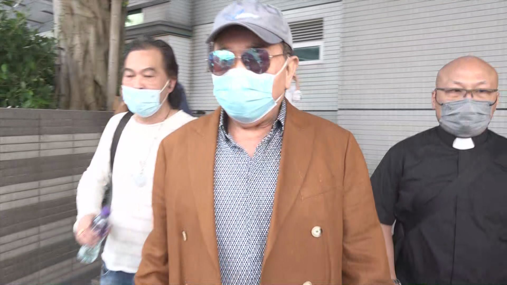 醫生涉濫發「免針紙」提堂　押後至12月再訊