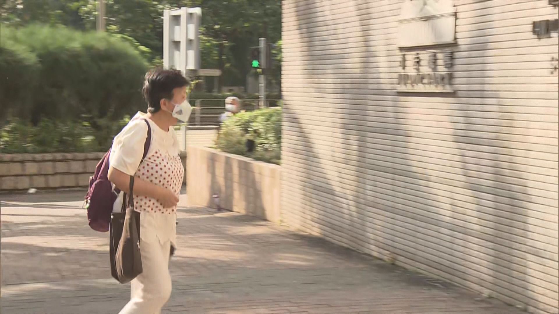 兩人涉在庭上拍手被控發表煽動文字罪開審