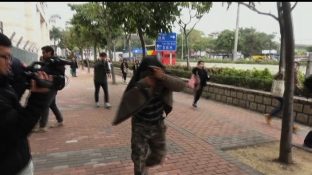 涉獸交罪男子涉襲擊記者被捕