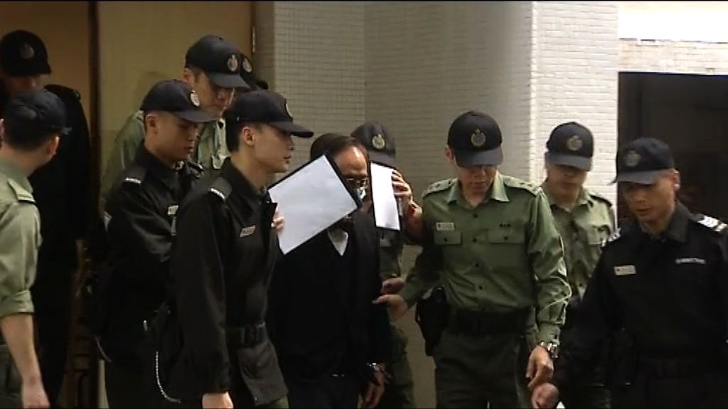 曾蔭權離開伊院往高等法院聽取判刑