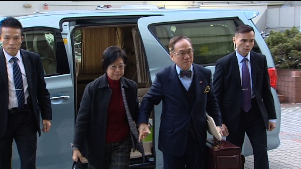 控方展示曾蔭權夫婦戶口紀錄