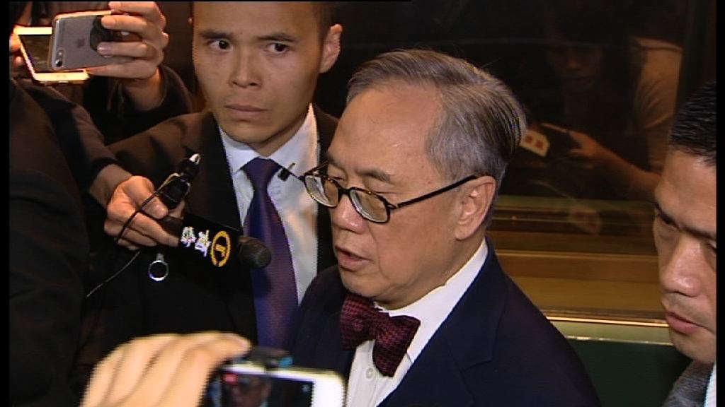 曾蔭權稱辛酸筆墨難以形容