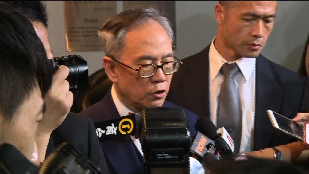 曾蔭權保釋離開法院感謝各界支持