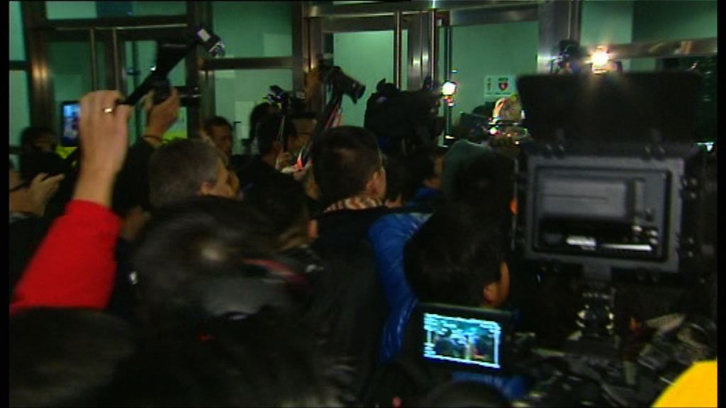 港大學生包圍校委會案開審