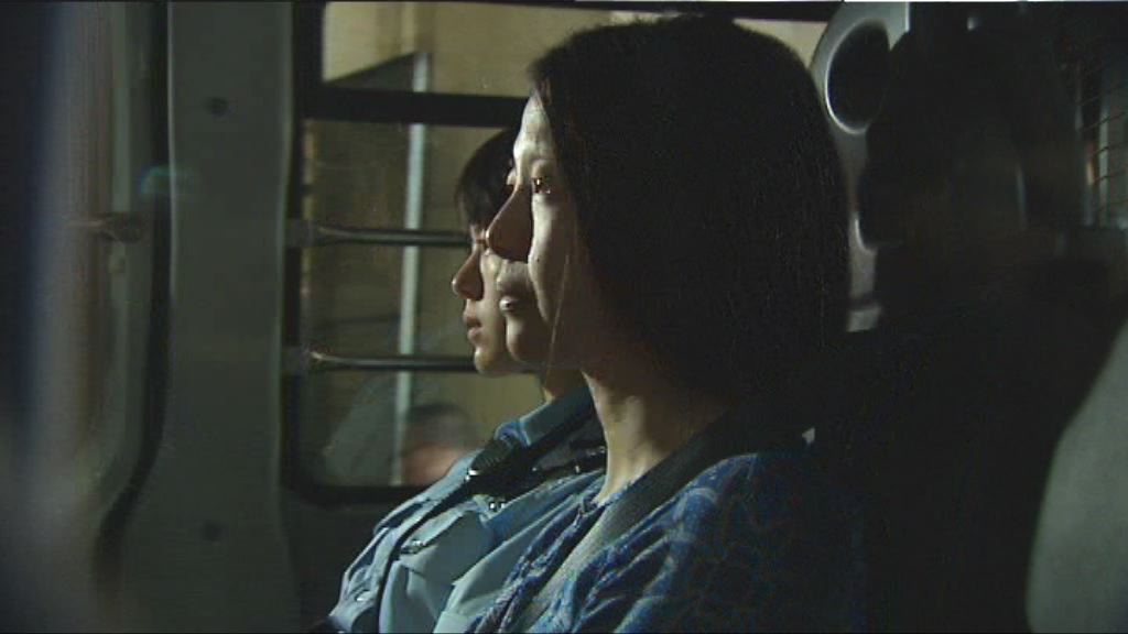 庭內拍照女子涉藐視法庭案開審