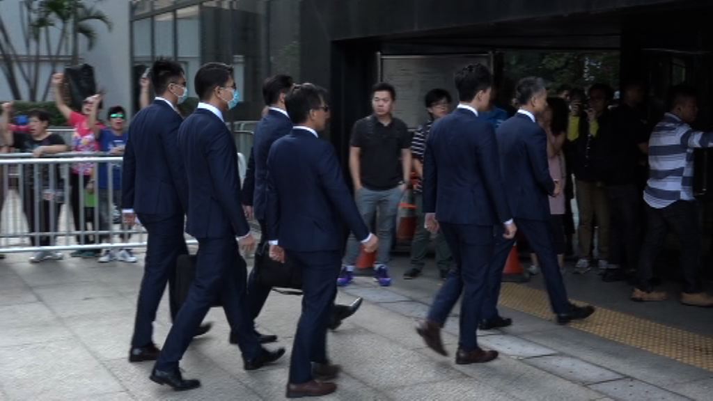 七警案控方播認人片段　被告全程閉目