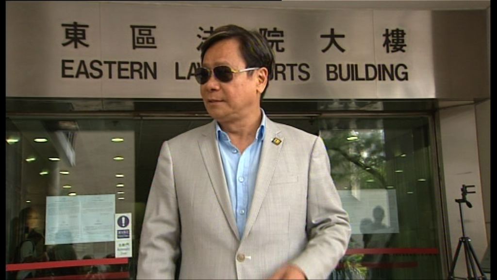 黃毓民擲杯案　自辯稱屬議會抗爭