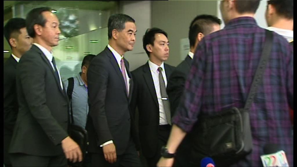 擲杯案　黃毓民引判詞指梁振英不可信