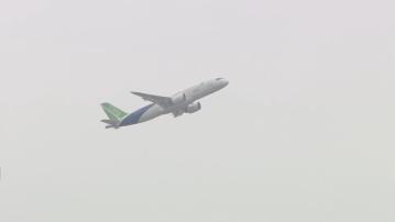 兩架國產客機C919及ARJ21離港返回上海