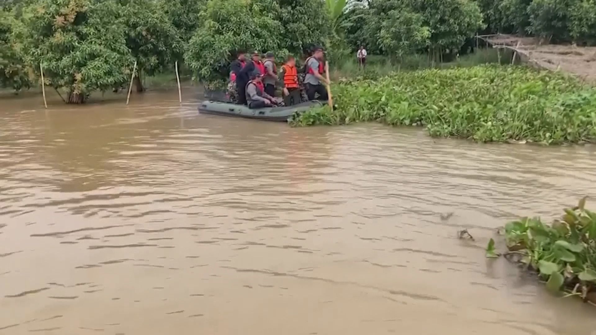 柬埔寨南部船隻翻側　至少十四名學生死亡