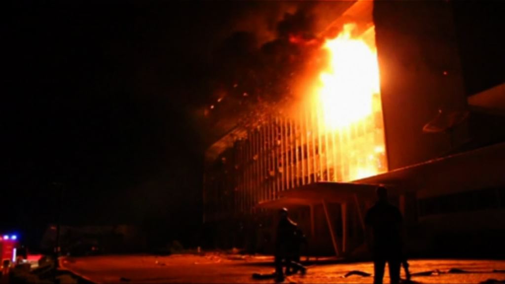 非洲喀麥隆國會大樓失火無人傷