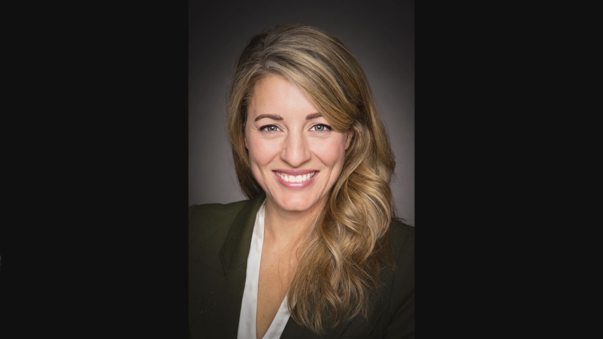 加拿大外長及防長由女性出任